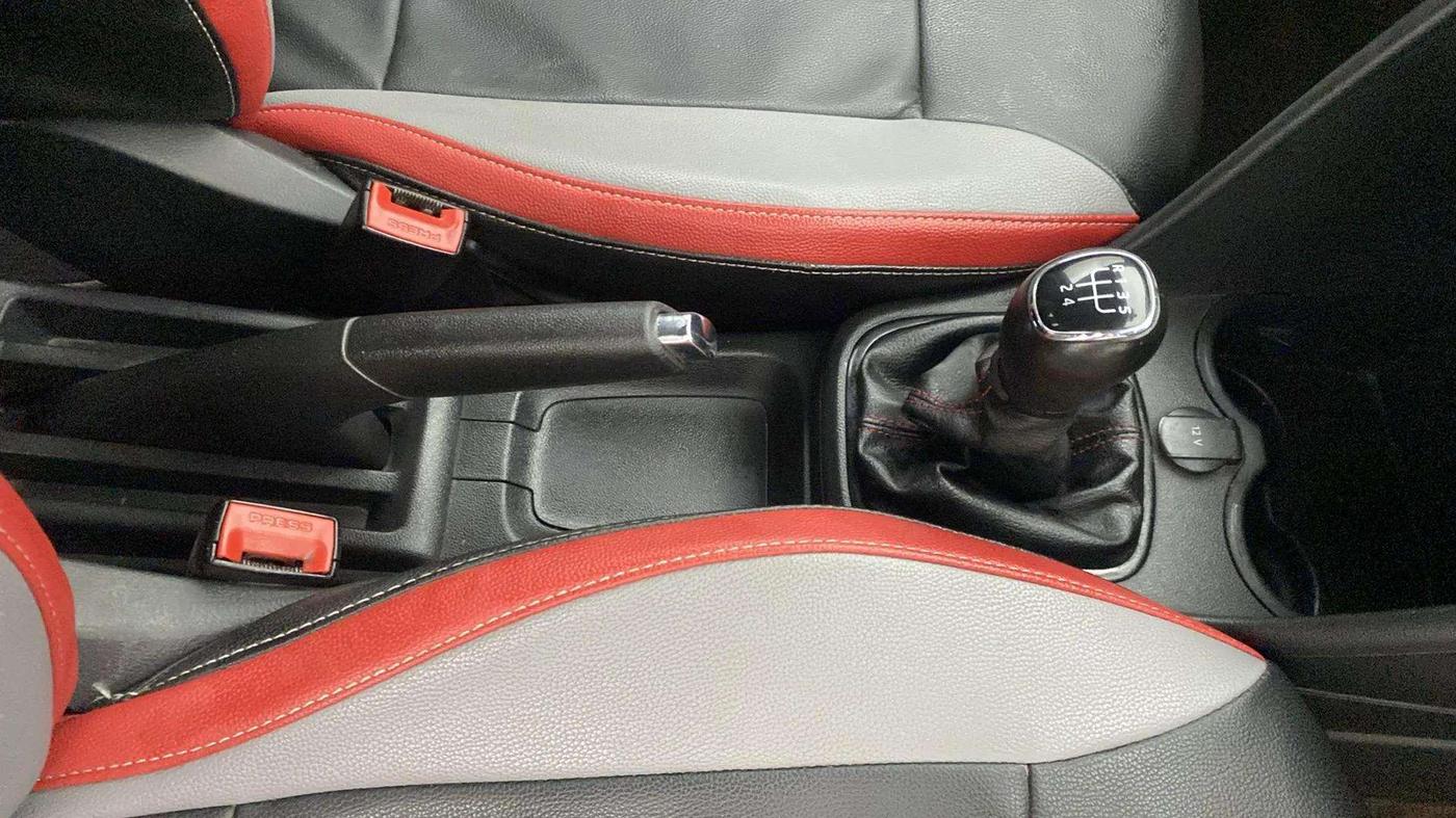 2018 Skoda Rapid STYLE 1.6 MPI, Petrol, Manual, 69,568 km, Gear Lever