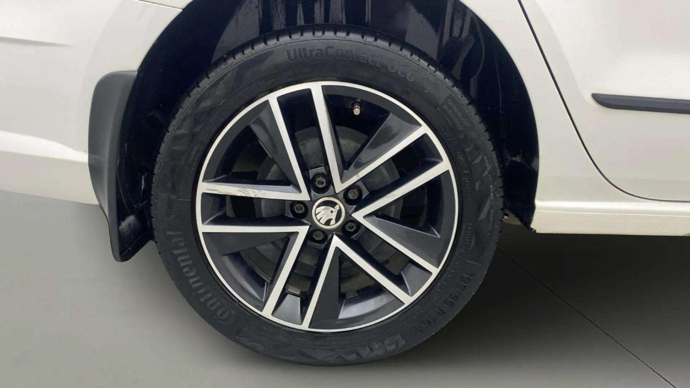 2018 Skoda Rapid STYLE 1.6 MPI, Petrol, Manual, 69,568 km, Right Rear Wheel