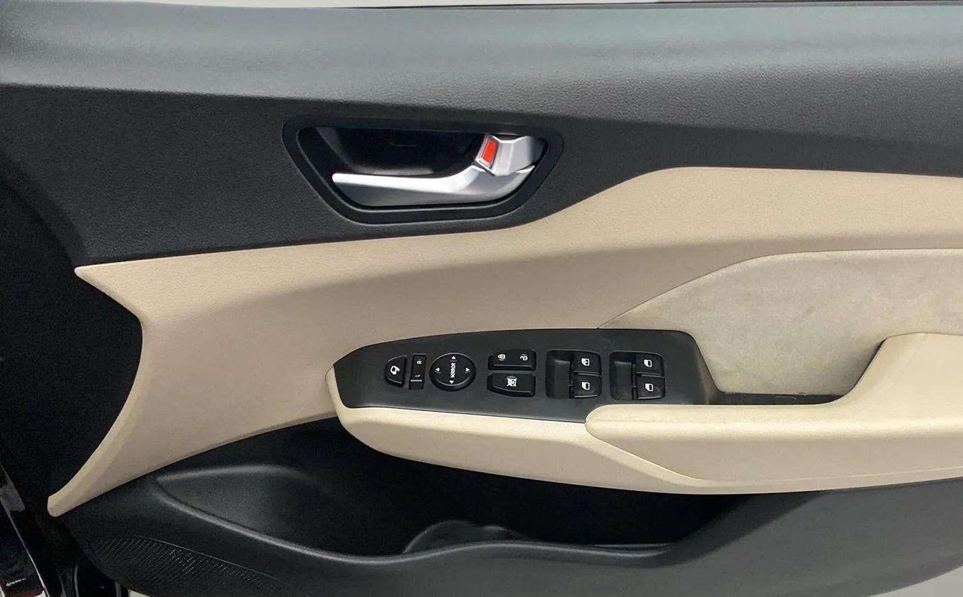 2019 Hyundai Verna 1.6 VTVT SX, Petrol, Manual, 40,286 km, Driver Side Door Panels Control