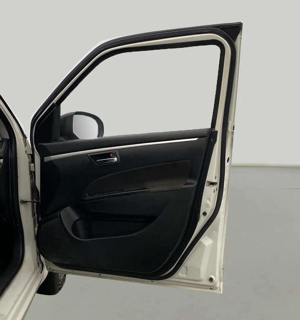 2016 Maruti Swift VXI, Petrol, Manual, 63,370 km, RHS Front Door