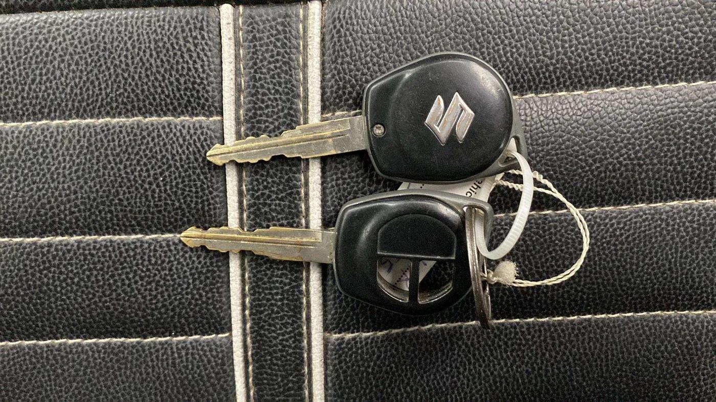 2016 Maruti Swift VXI, Petrol, Manual, 63,370 km, Key Close Up