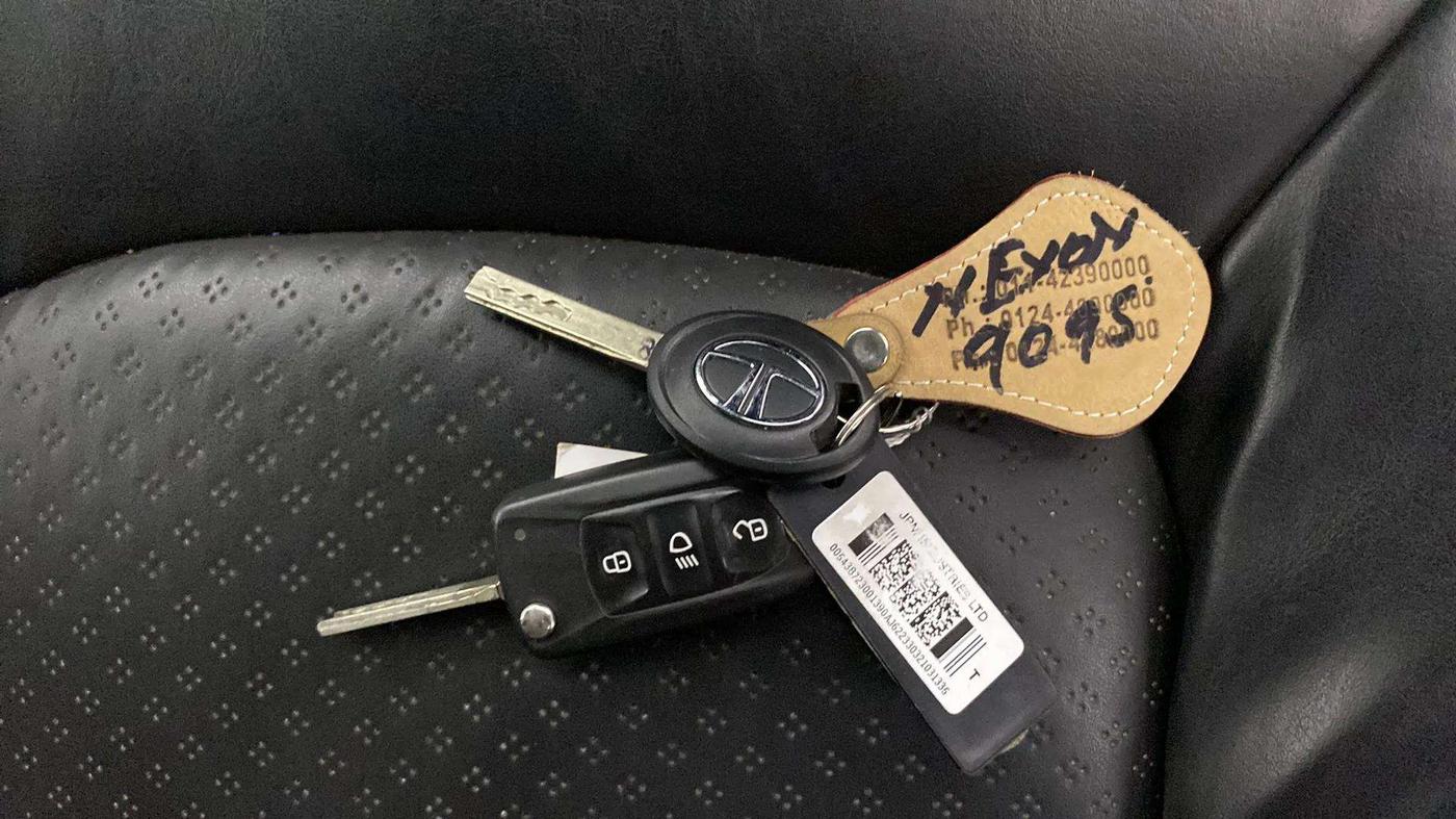 2021 Tata NEXON XMA SUNROOF PETROL, Petrol, Automatic, 20,545 km, Key Close Up