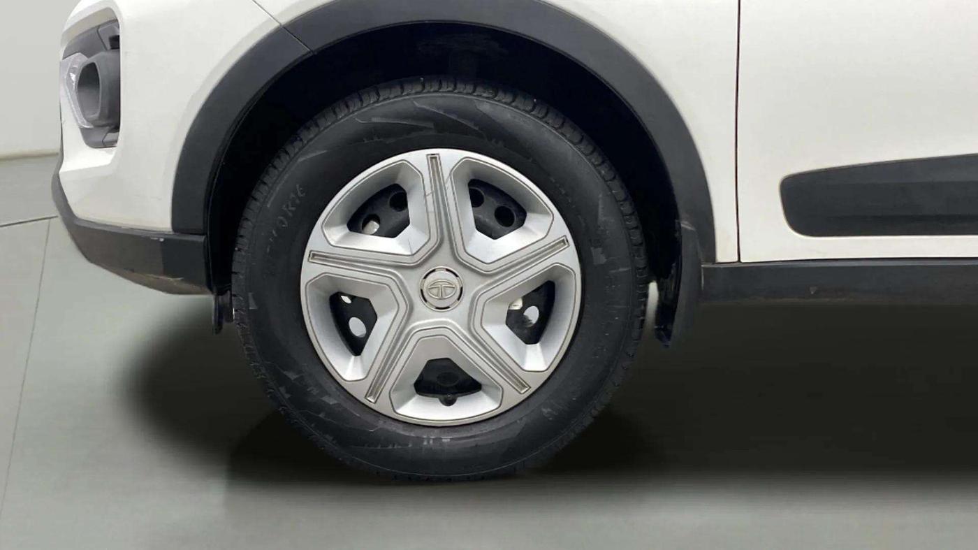 2021 Tata NEXON XMA SUNROOF PETROL, Petrol, Automatic, 20,545 km, Left Front Wheel