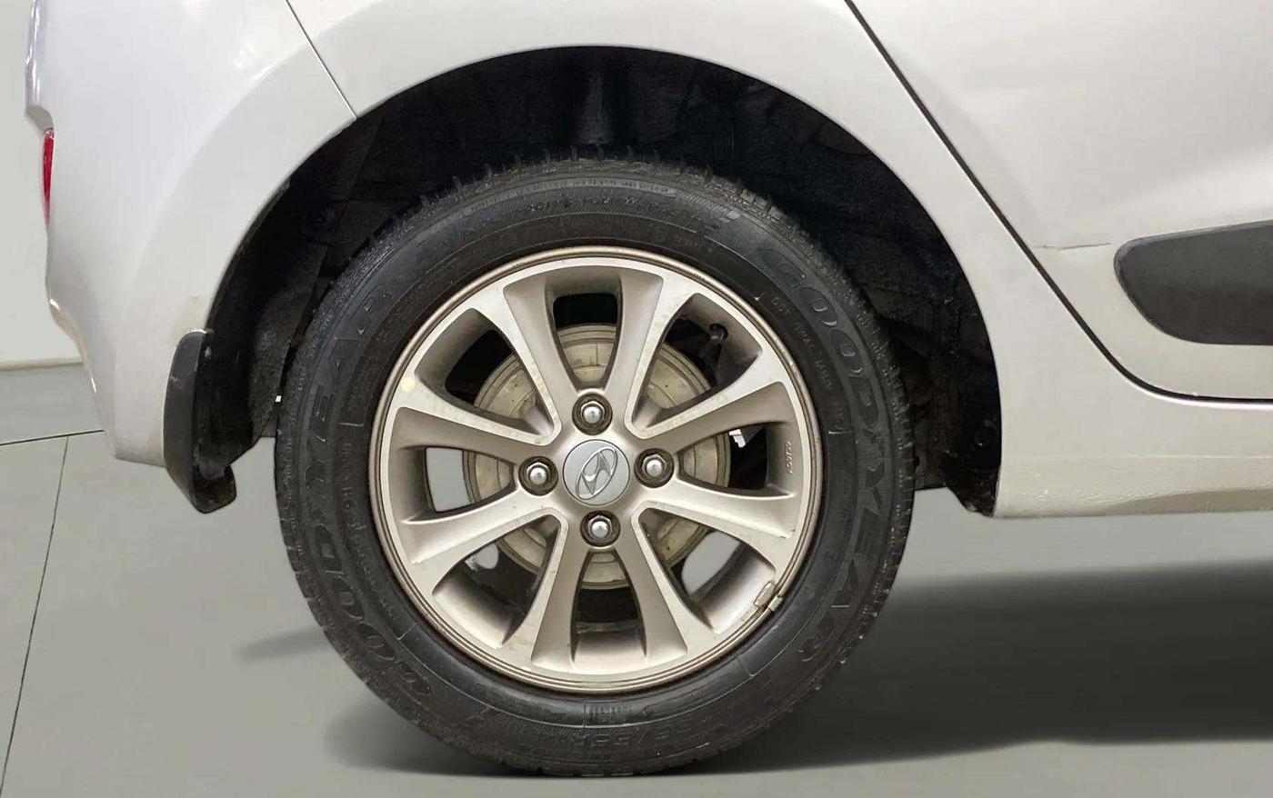 2016 Hyundai Grand i10 ASTA (O) 1.2 KAPPA VTVT, Petrol, Manual, 33,368 km, Right Rear Wheel