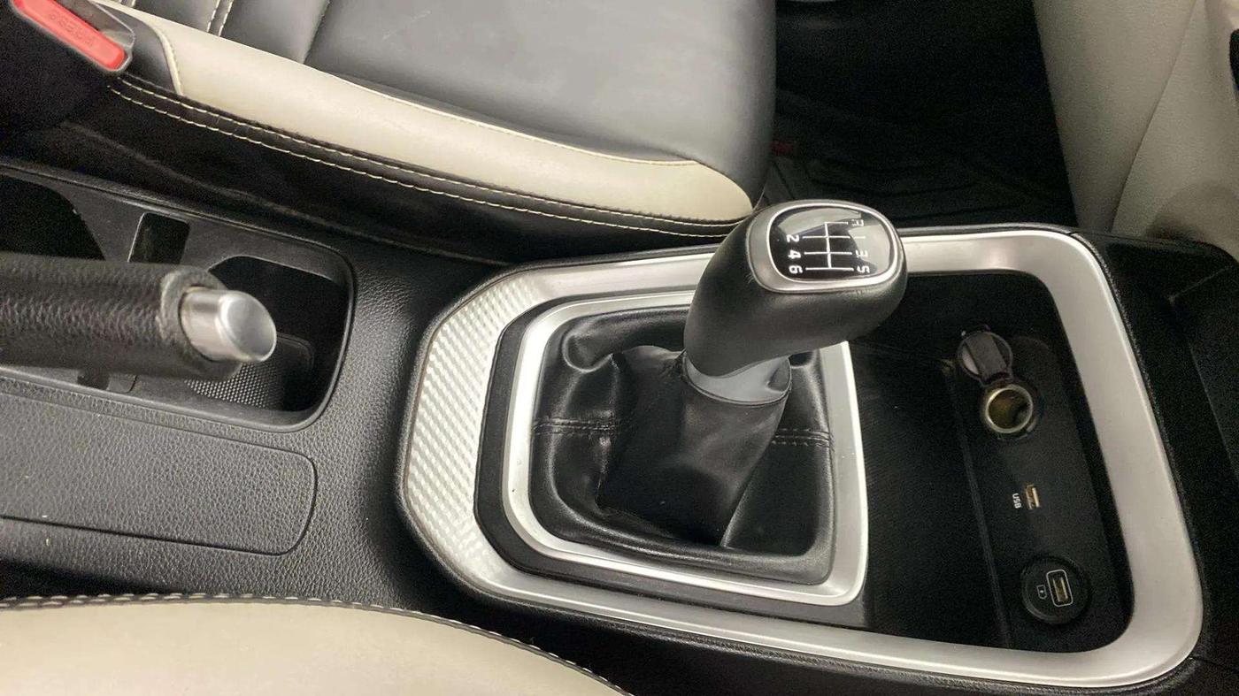 2022 KIA SONET HTX 1.5, Diesel, Manual, 70,942 km, Gear Lever