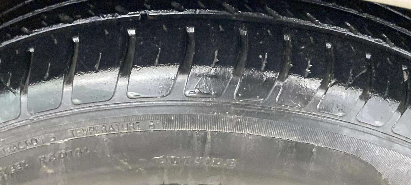 2021 Maruti Swift LXI, Petrol, Manual, 33,461 km, Right Front Tyre Tread