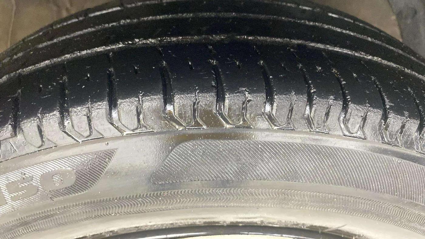 2021 Maruti Swift VXI AMT, Petrol, Automatic, 67,359 km, Right Front Tyre Tread