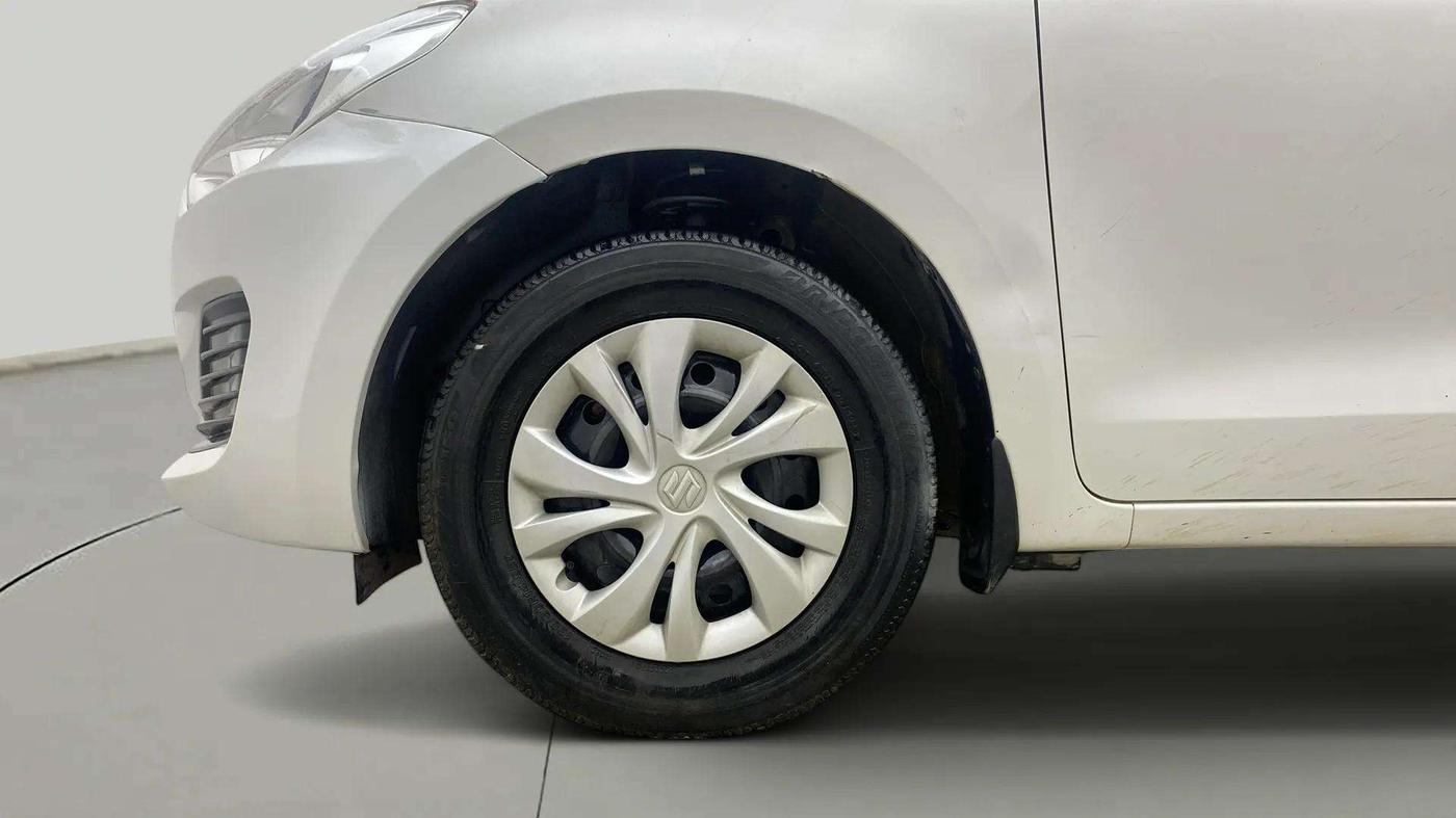 2021 Maruti Swift VXI AMT, Petrol, Automatic, 67,359 km, Left Front Wheel