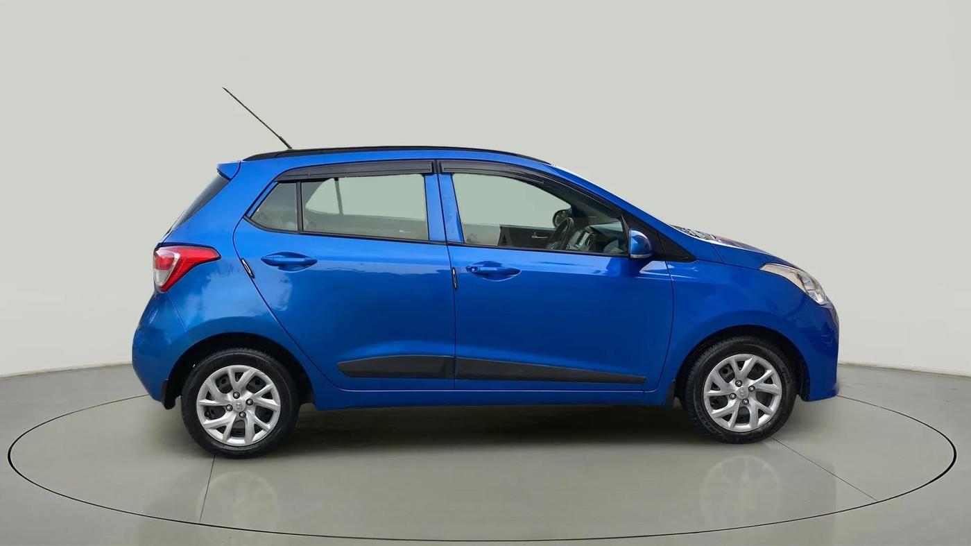 2017 Hyundai Grand i10 SPORTZ 1.2 KAPPA VTVT, Petrol, Manual, 30,913 km, Right Side View