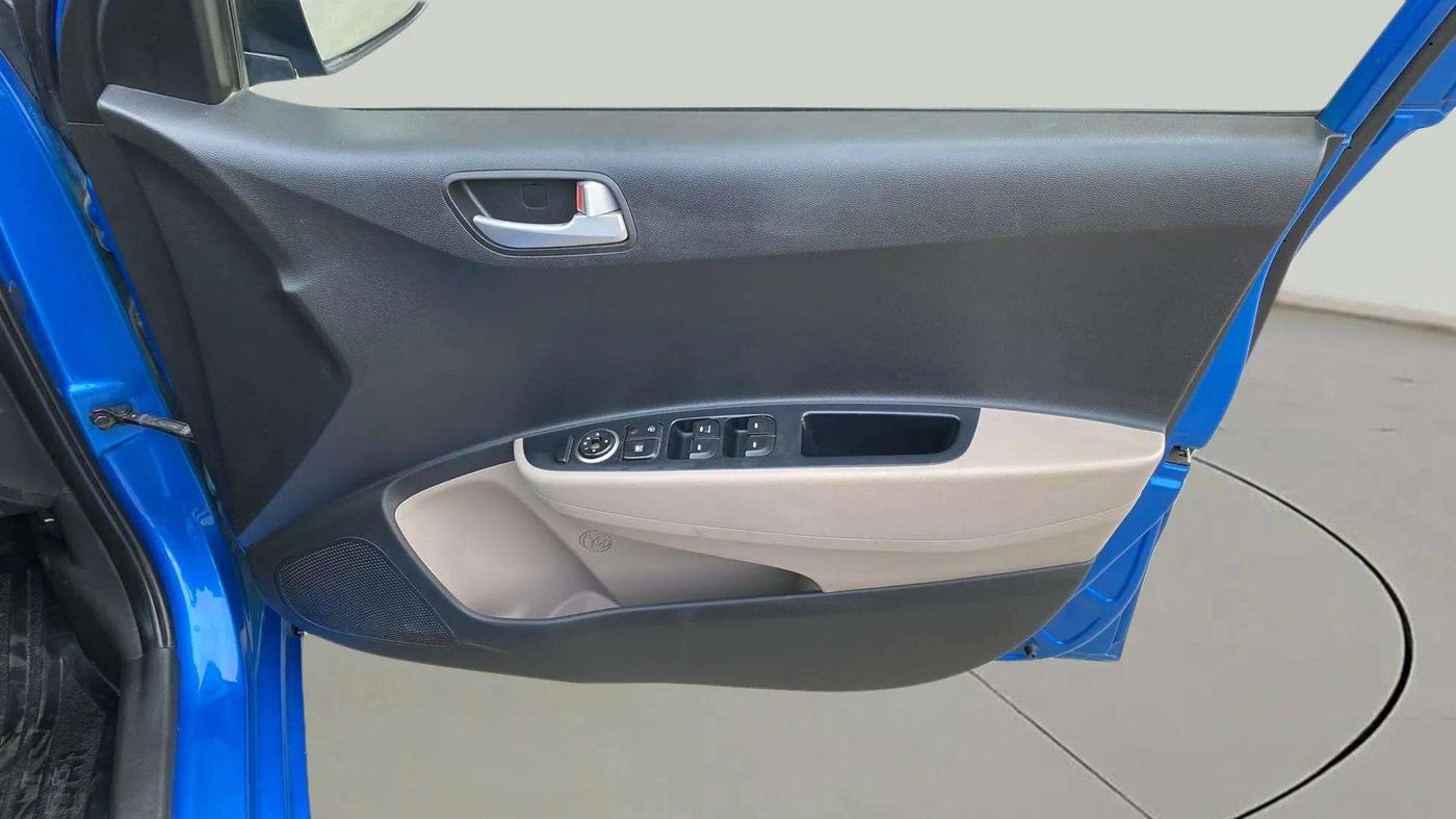 2017 Hyundai Grand i10 SPORTZ 1.2 KAPPA VTVT, Petrol, Manual, 30,913 km, Driver Side Door Panels Control