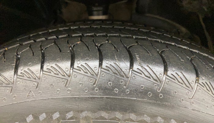 2017 Renault Captur RXT PETROL DUAL TONE, Petrol, Manual, 53,644 km, Right Front Tyre Tread