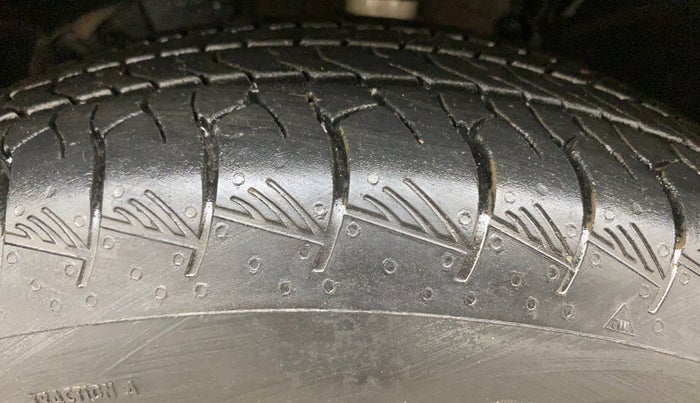 2017 Renault Captur RXT PETROL DUAL TONE, Petrol, Manual, 53,644 km, Left Front Tyre Tread