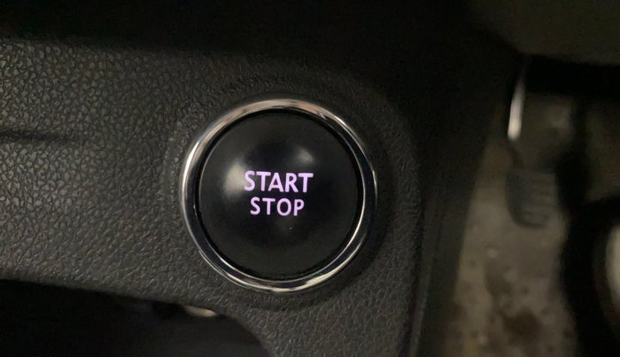 2017 Renault Captur RXT PETROL DUAL TONE, Petrol, Manual, 53,644 km, Keyless Start/ Stop Button