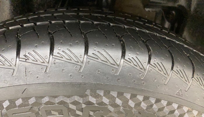 2017 Renault Captur RXT PETROL DUAL TONE, Petrol, Manual, 53,644 km, Left Rear Tyre Tread