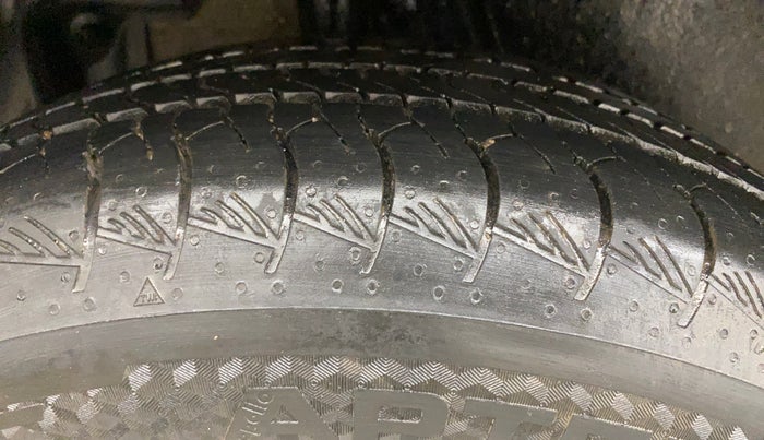 2017 Renault Captur RXT PETROL DUAL TONE, Petrol, Manual, 53,644 km, Right Rear Tyre Tread