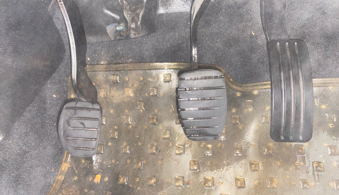 2017 Renault Captur RXT PETROL DUAL TONE, Petrol, Manual, 53,644 km, Pedals