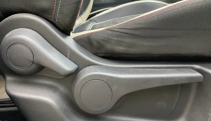 2017 Renault Captur RXT PETROL DUAL TONE, Petrol, Manual, 53,644 km, Driver Side Adjustment Panel