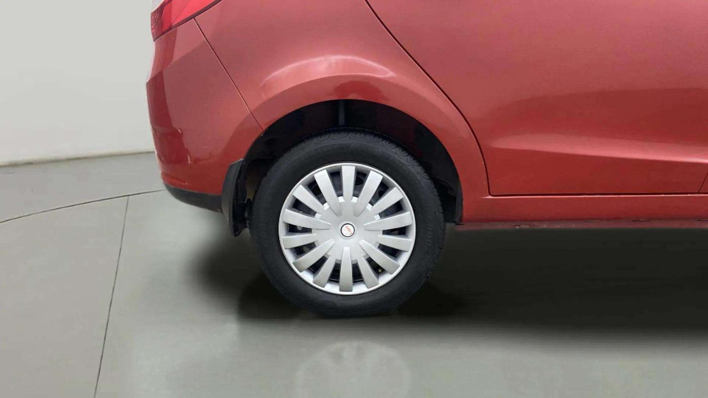 2017 Tata Zest XMS PETROL, Petrol, Manual, 68,026 km, Right Rear Wheel