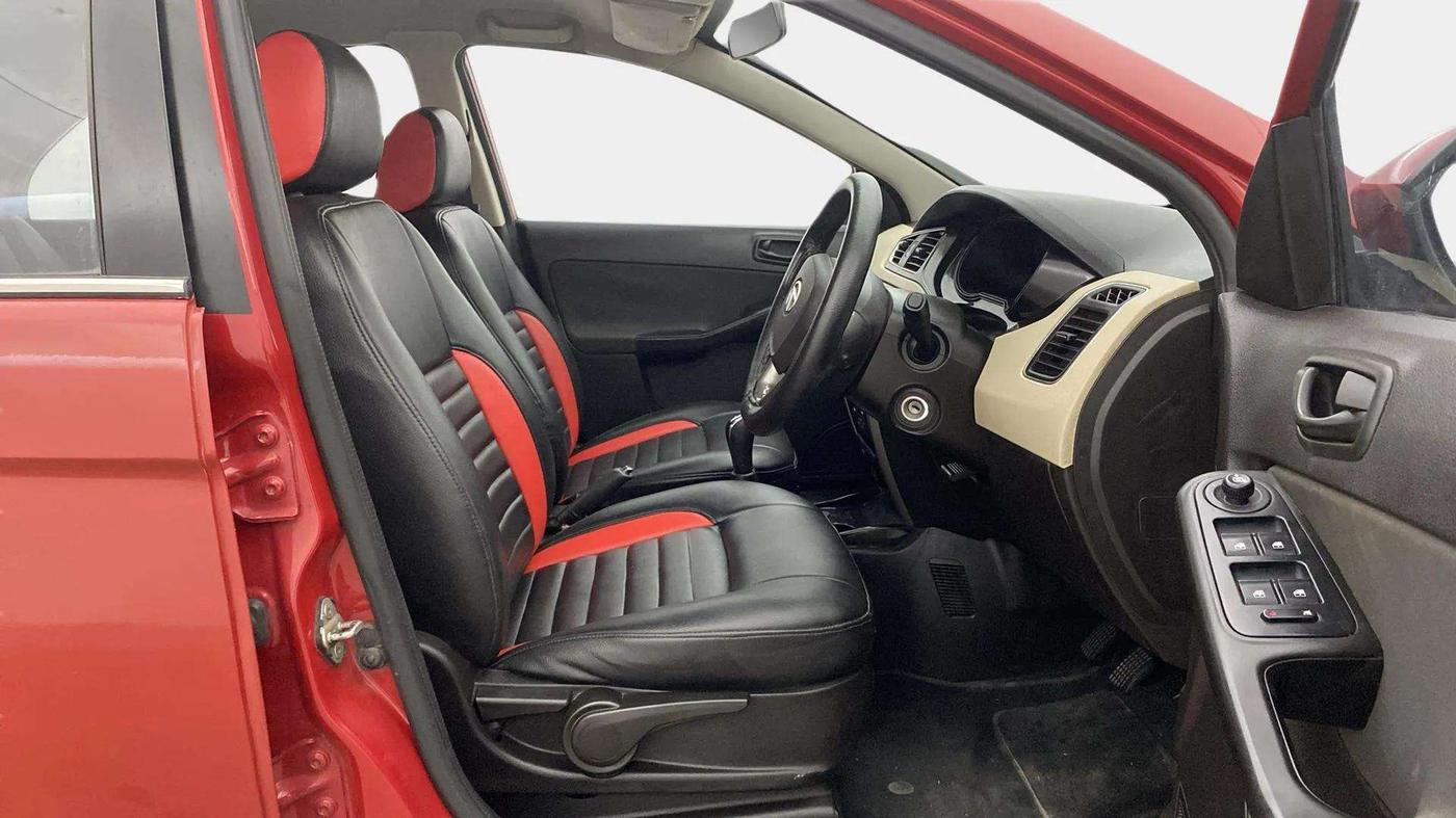 2017 Tata Zest XMS PETROL, Petrol, Manual, 68,026 km, Right Side Front Door Cabin