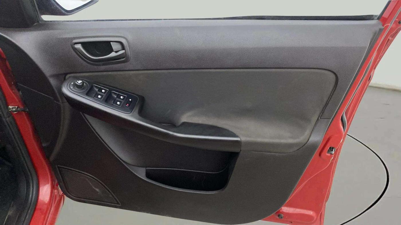 2017 Tata Zest XMS PETROL, Petrol, Manual, 68,026 km, Driver Side Door Panels Control