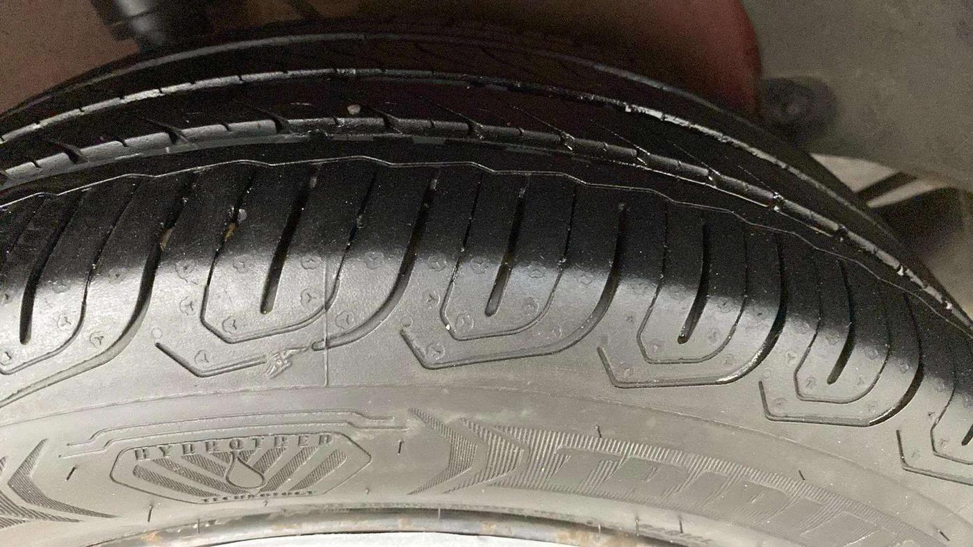 2017 Tata Zest XMS PETROL, Petrol, Manual, 68,026 km, Right Rear Tyre Tread