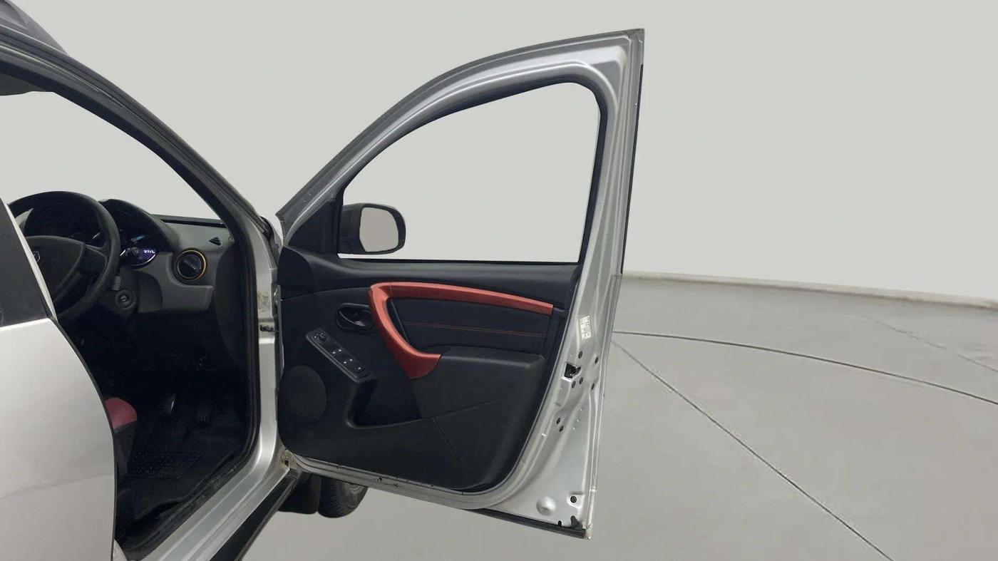 2017 Renault Duster RXS CVT, Petrol, Automatic, 72,666 km, RHS Front Door