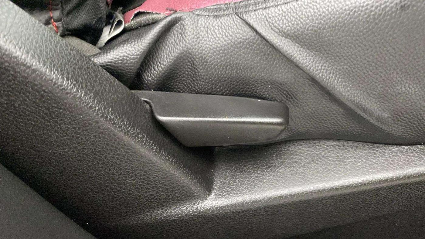 2017 Renault Duster RXS CVT, Petrol, Automatic, 72,666 km, Driver Side Adjustment Panel