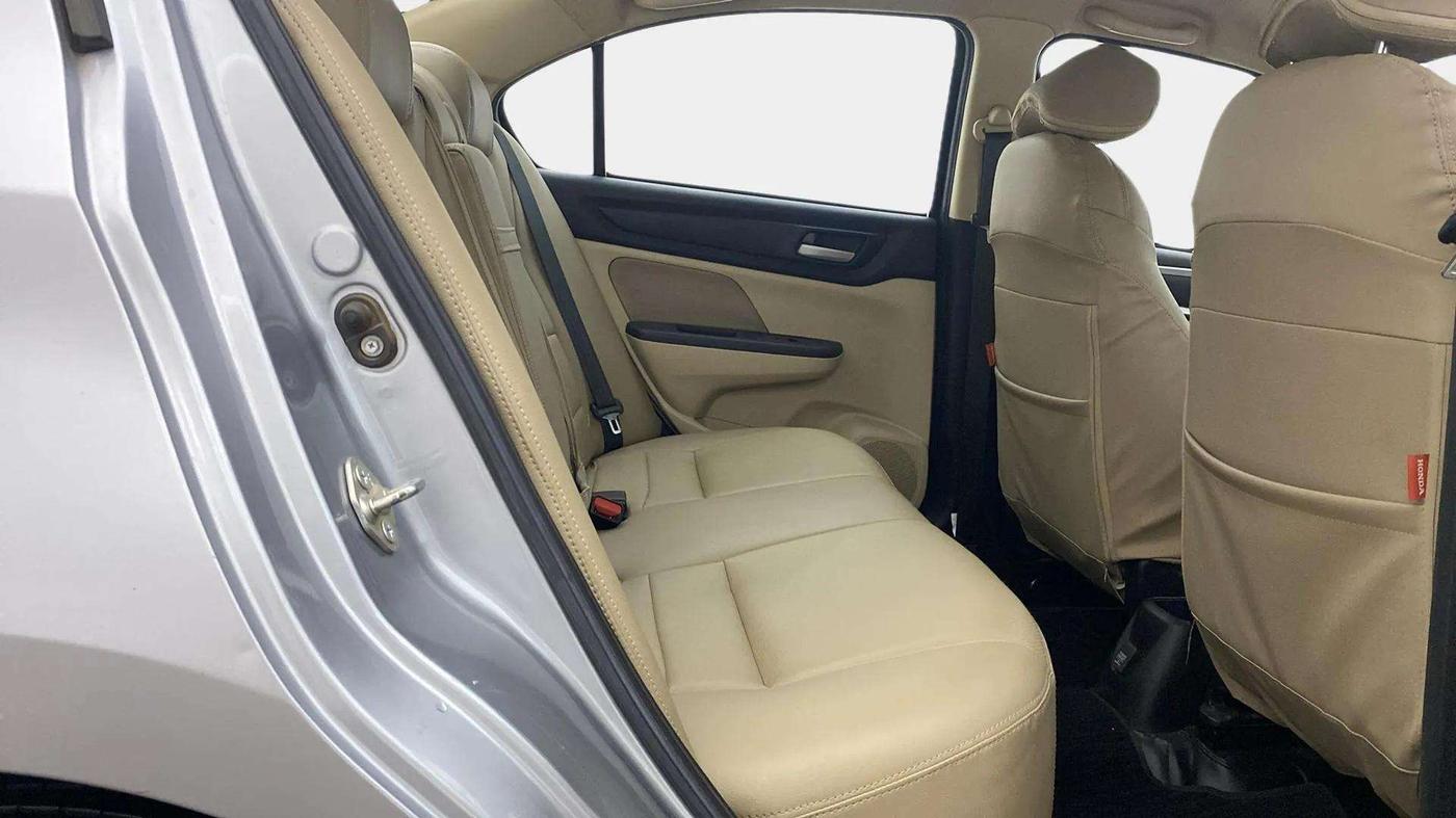 2022 Honda Amaze 1.2L I-VTEC VX CVT, Petrol, Automatic, 64,924 km, Right Side Rear Door Cabin