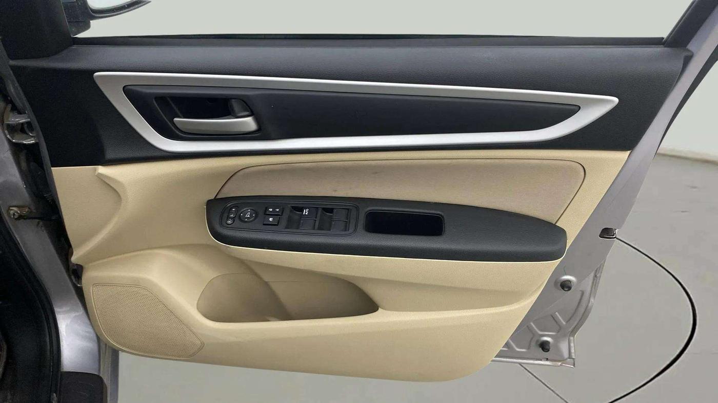2022 Honda Amaze 1.2L I-VTEC VX CVT, Petrol, Automatic, 64,924 km, Driver Side Door Panels Control