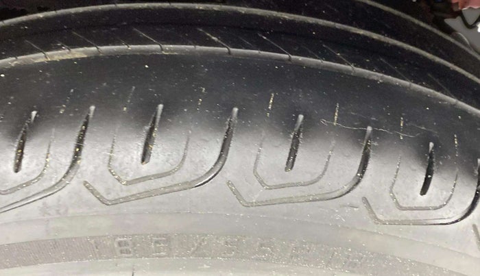 2021 Hyundai NEW I20 ASTA 1.2 AT, Petrol, Automatic, 59,191 km, Left Rear Tyre Tread