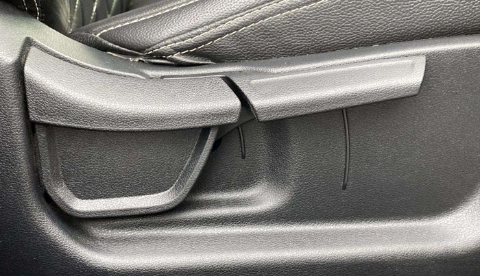 2021 Hyundai NEW I20 ASTA 1.2 AT, Petrol, Automatic, 59,191 km, Driver Side Adjustment Panel