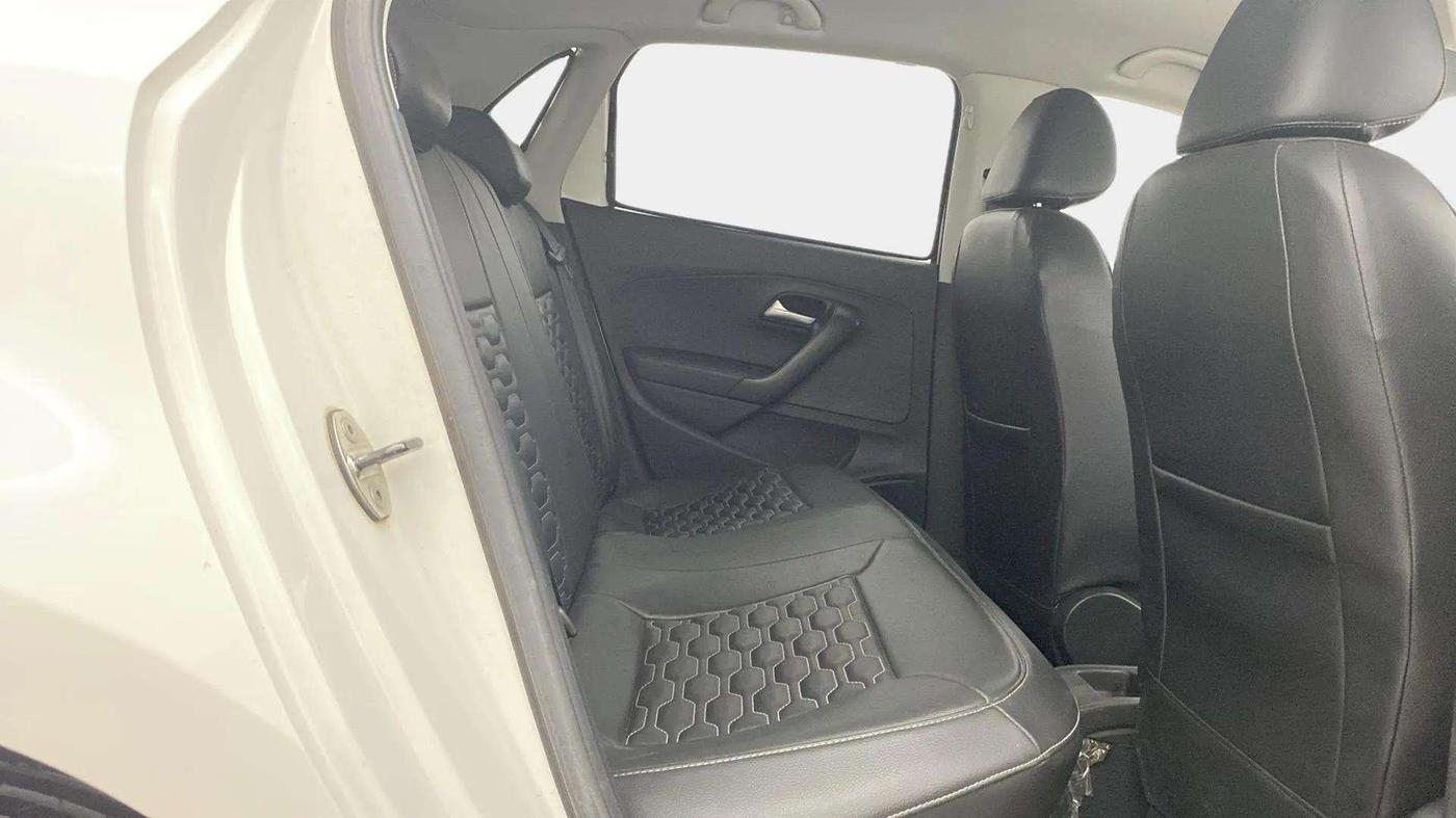 2019 Volkswagen Polo COMFORTLINE 1.0L MPI, Petrol, Manual, 42,287 km, Right Side Rear Door Cabin