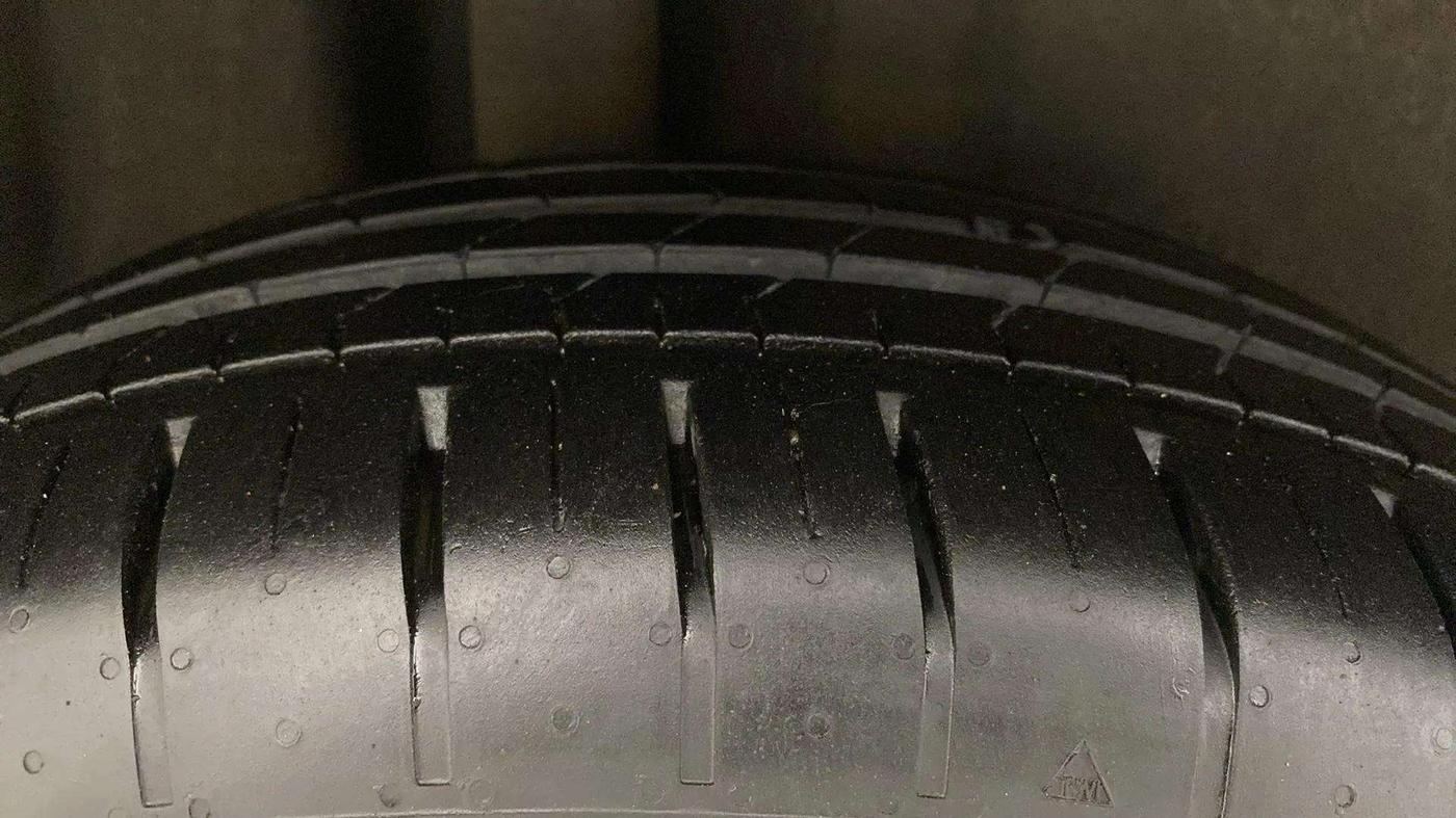 2019 Volkswagen Polo COMFORTLINE 1.0L MPI, Petrol, Manual, 42,287 km, Right Rear Tyre Tread