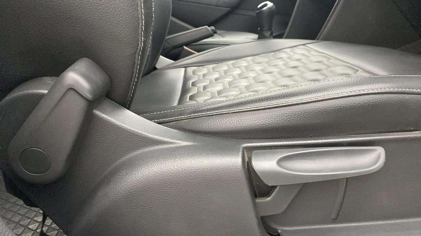 2019 Volkswagen Polo COMFORTLINE 1.0L MPI, Petrol, Manual, 42,287 km, Driver Side Adjustment Panel