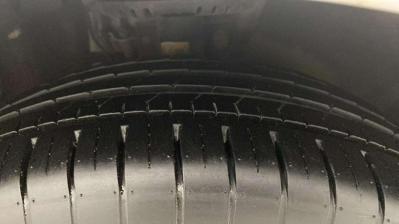 2019 Volkswagen Polo COMFORTLINE 1.0L MPI, Petrol, Manual, 42,287 km, Right Front Tyre Tread