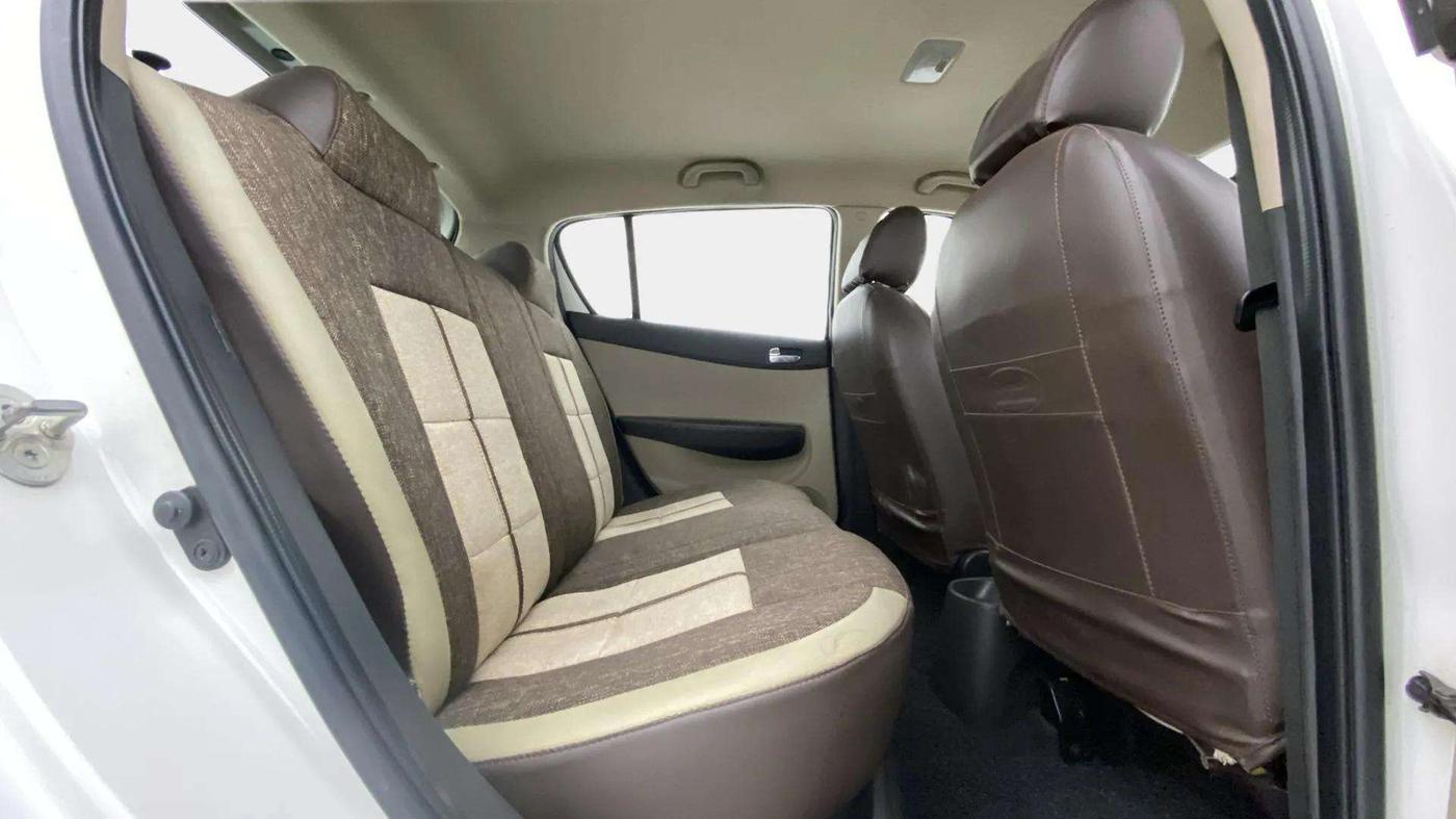 2013 Hyundai i20 MAGNA (O) 1.2, Petrol, Manual, 53,894 km, Right Side Rear Door Cabin