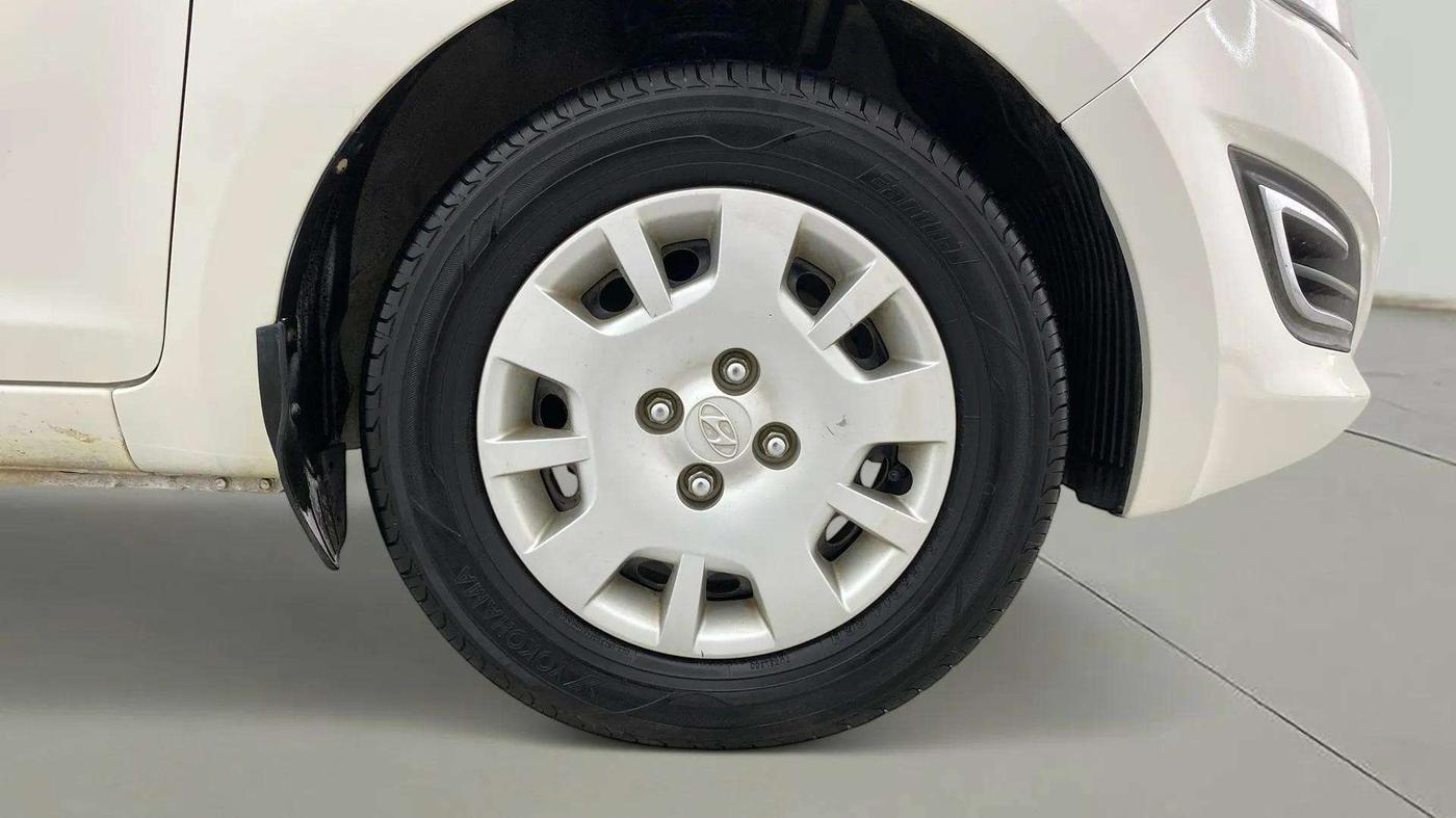 2013 Hyundai i20 MAGNA (O) 1.2, Petrol, Manual, 53,894 km, Right Front Wheel