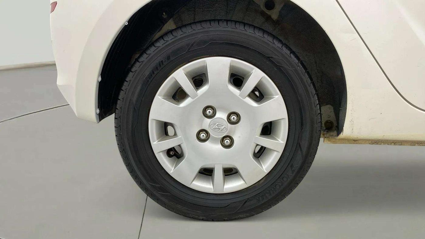 2013 Hyundai i20 MAGNA (O) 1.2, Petrol, Manual, 53,894 km, Right Rear Wheel
