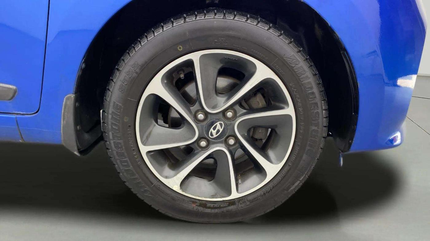 2018 Hyundai Grand i10 SPORTZ (O) AT 1.2 KAPPA VTVT, Petrol, Automatic, 48,930 km, Right Front Wheel