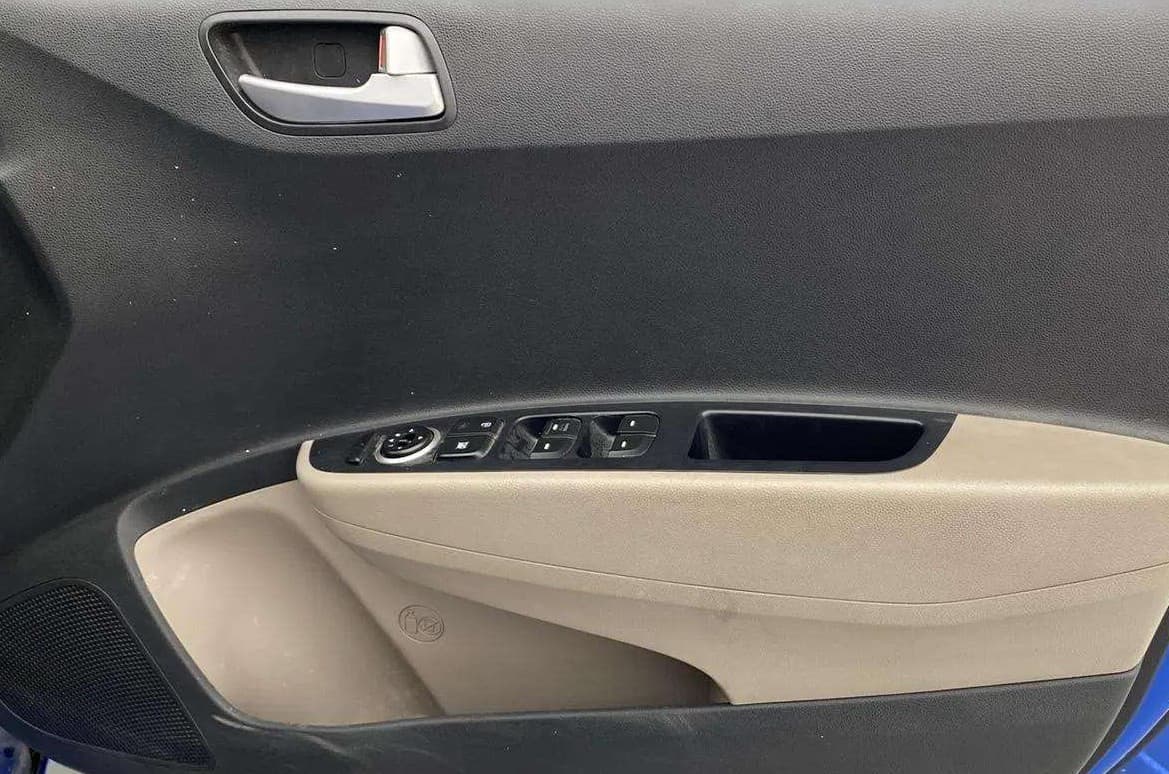 2018 Hyundai Grand i10 SPORTZ (O) AT 1.2 KAPPA VTVT, Petrol, Automatic, 48,930 km, Driver Side Door Panels Control