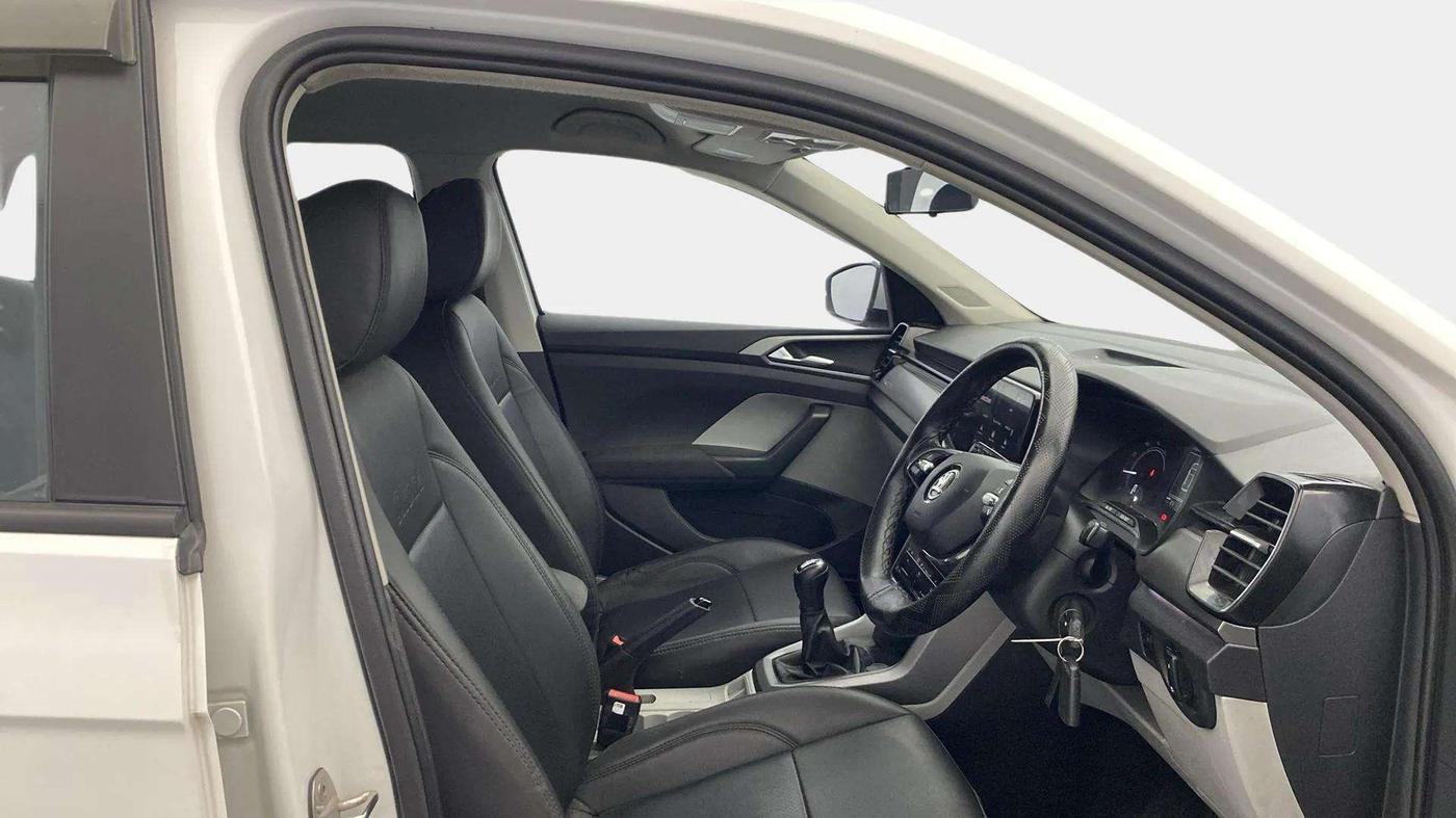 2022 Skoda KUSHAQ AMBITION 1.0L TSI MT, Petrol, Manual, 43,744 km, Right Side Front Door Cabin