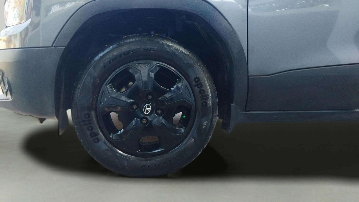 2022 Tata PUNCH ACCOMPLISHED MT, CNG, Manual, 44,733 km, Left Front Wheel