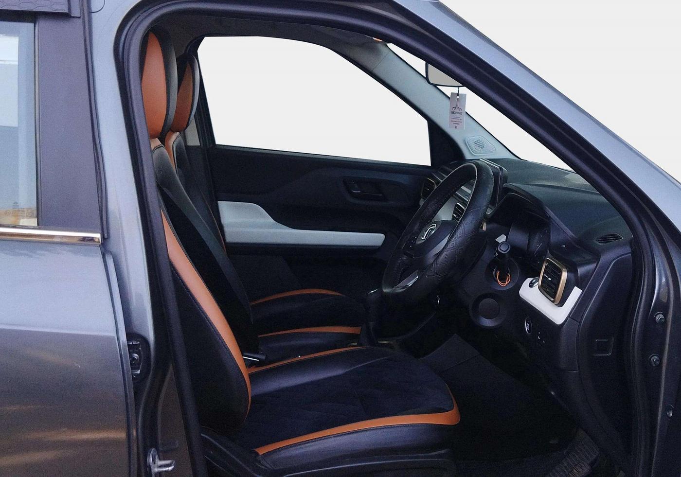 2022 Tata PUNCH ACCOMPLISHED MT, CNG, Manual, 44,733 km, Right Side Front Door Cabin