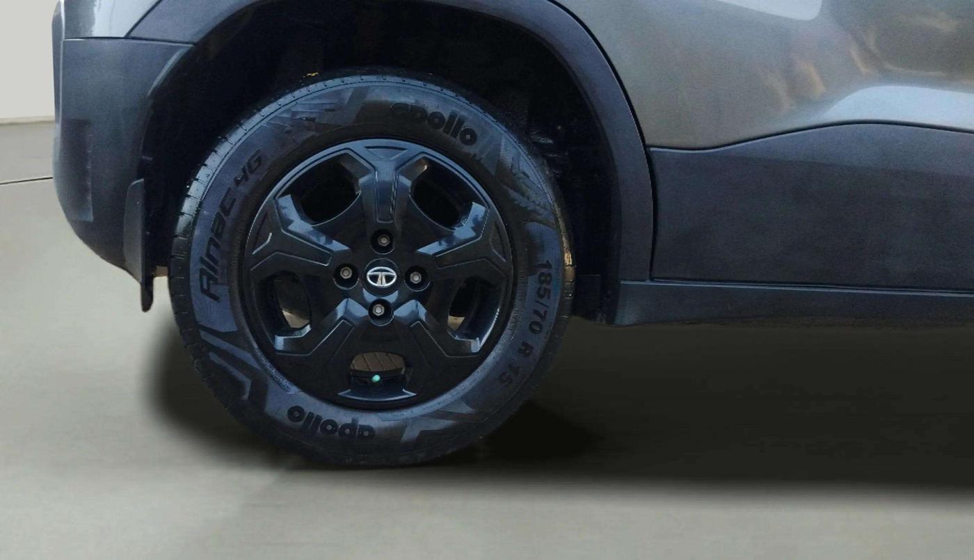 2022 Tata PUNCH ACCOMPLISHED MT, CNG, Manual, 44,733 km, Right Rear Wheel