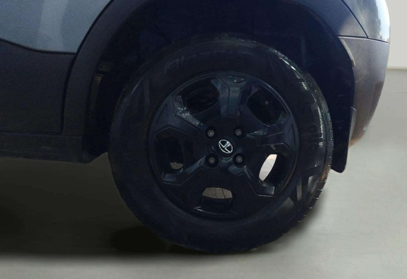 2022 Tata PUNCH ACCOMPLISHED MT, CNG, Manual, 44,733 km, Left Rear Wheel