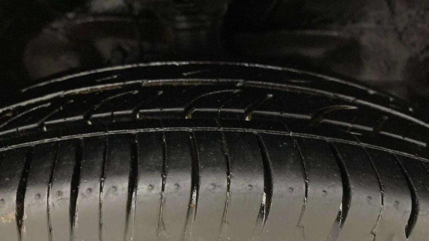 2016 Maruti Wagon R 1.0 LXI CNG, CNG, Manual, 23,936 km, Right Front Tyre Tread