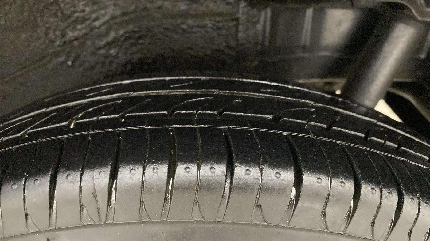 2016 Maruti Wagon R 1.0 LXI CNG, CNG, Manual, 23,936 km, Left Rear Tyre Tread