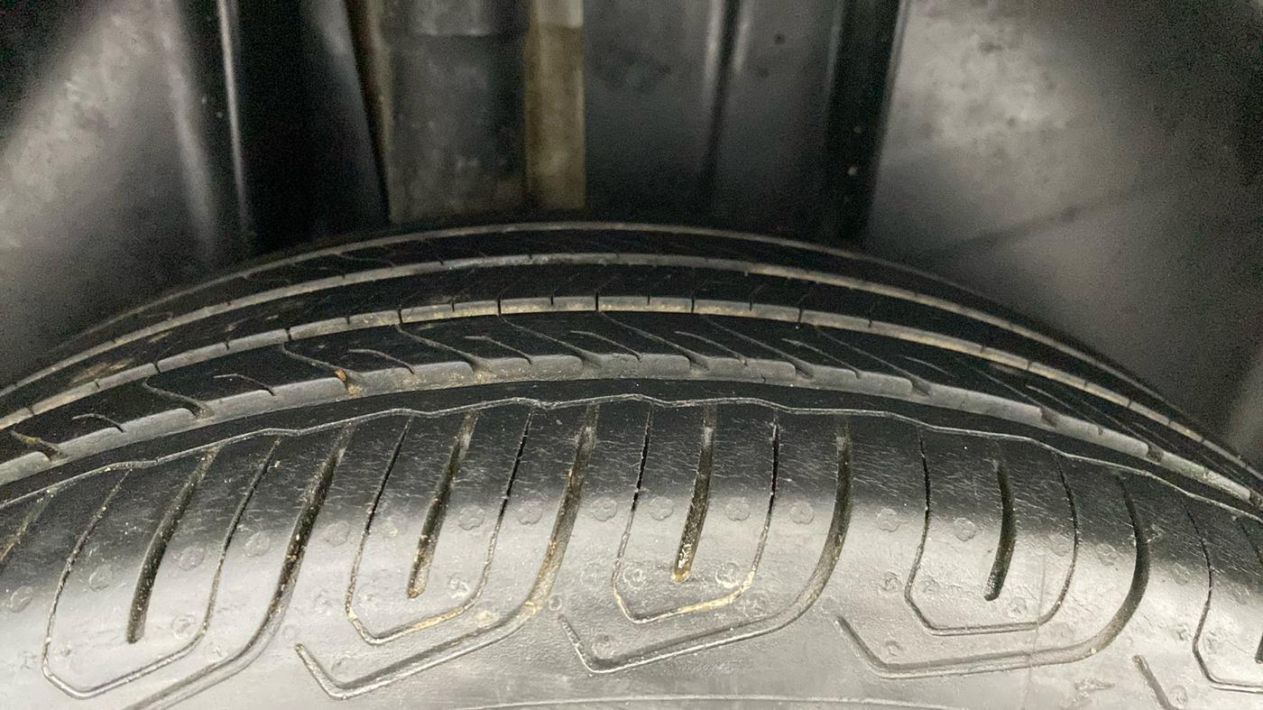 2020 MG HECTOR PLUS SHARP 2.0 DIESEL TURBO MT 6-STR, Diesel, Manual, 58,865 km, Right Front Tyre Tread