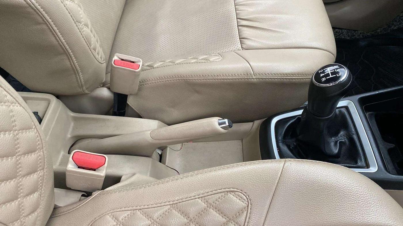 2022 Maruti Dzire VXI, Petrol, Manual, 44,550 km, Gear Lever