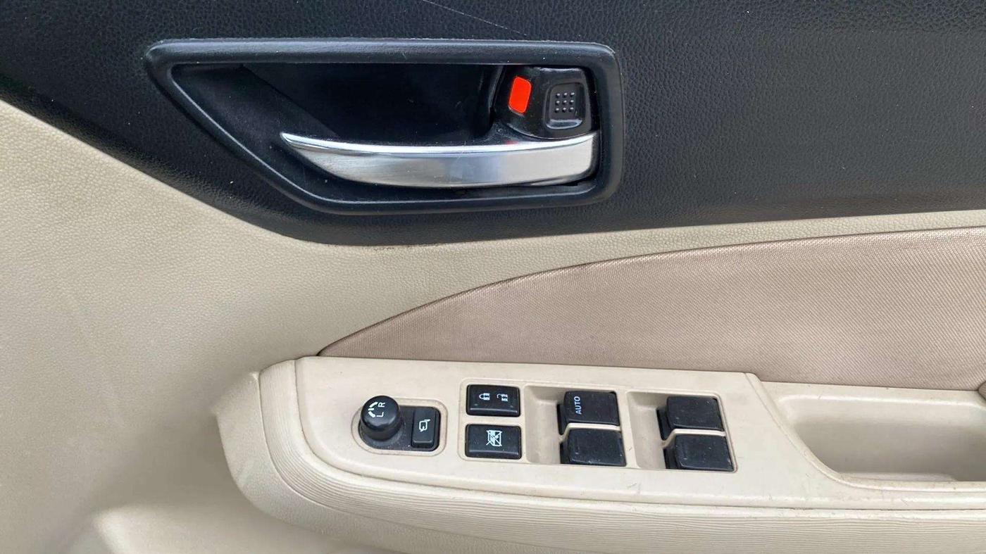 2022 Maruti Dzire VXI, Petrol, Manual, 44,550 km, Driver Side Door Panels Control